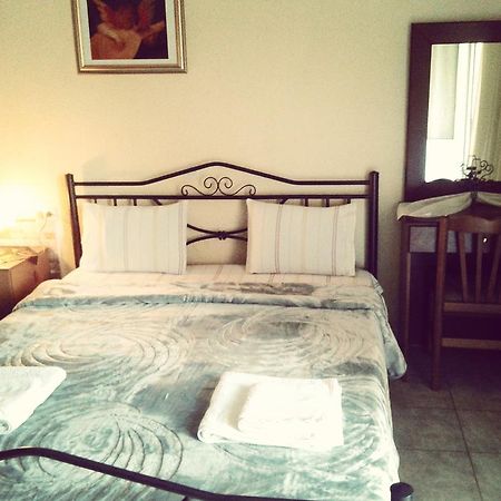 Guesthouse Adonis Káto Loutrákion エクステリア 写真