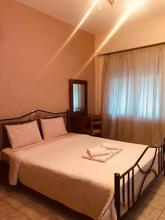 Guesthouse Adonis Káto Loutrákion エクステリア 写真