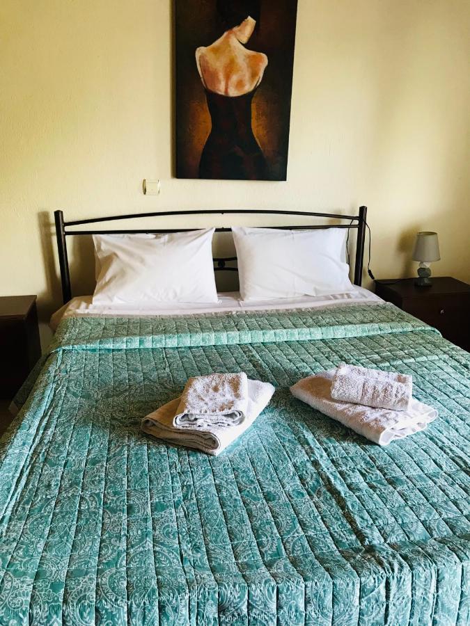 Guesthouse Adonis Káto Loutrákion エクステリア 写真