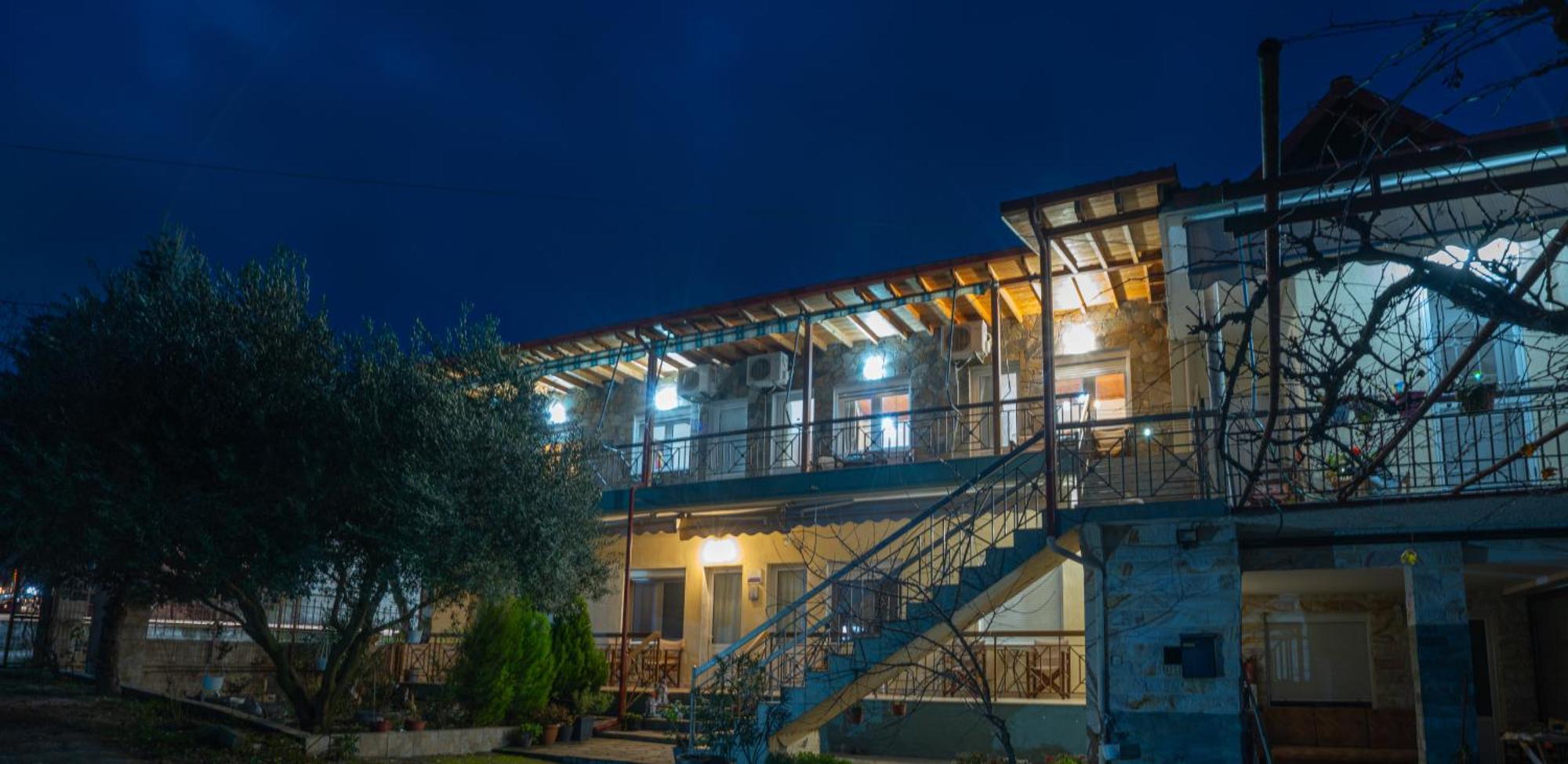 Guesthouse Adonis Káto Loutrákion エクステリア 写真