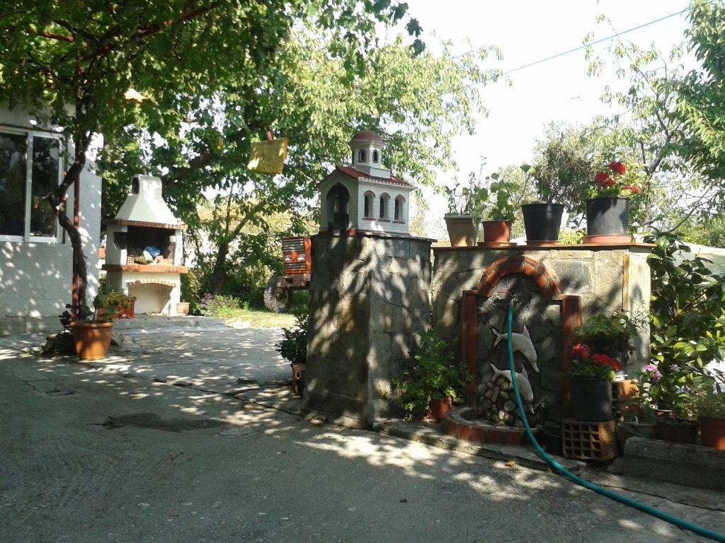 Guesthouse Adonis Káto Loutrákion エクステリア 写真