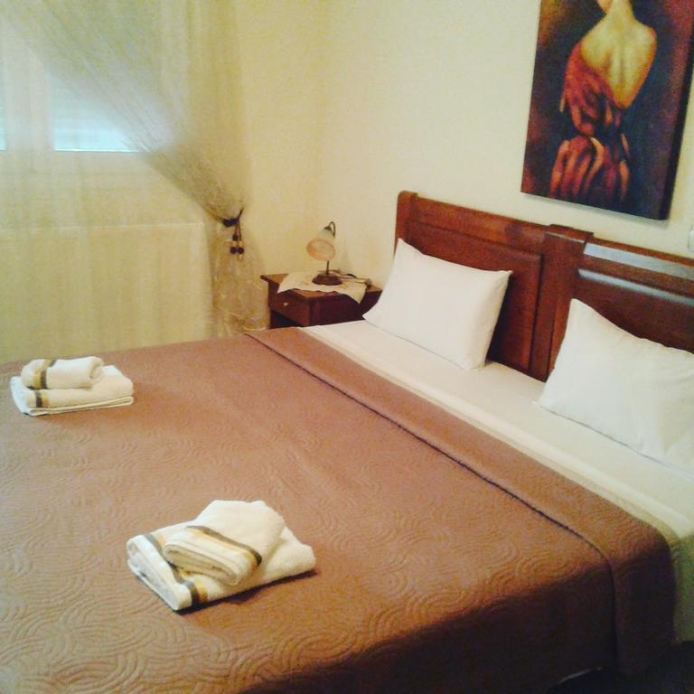 Guesthouse Adonis Káto Loutrákion エクステリア 写真