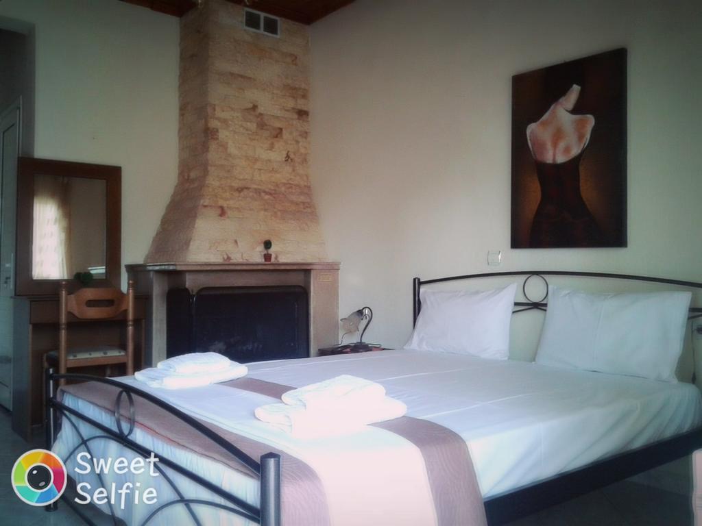 Guesthouse Adonis Káto Loutrákion エクステリア 写真