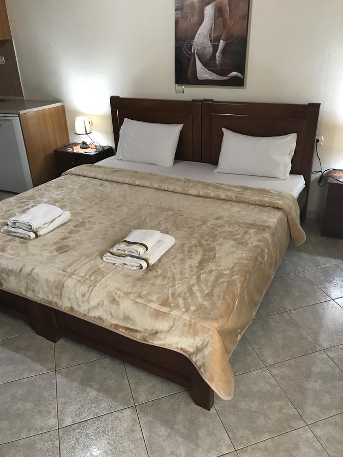 Guesthouse Adonis Káto Loutrákion エクステリア 写真