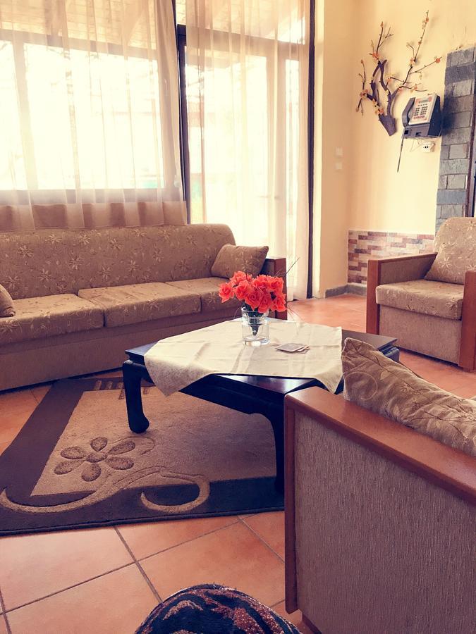 Guesthouse Adonis Káto Loutrákion エクステリア 写真