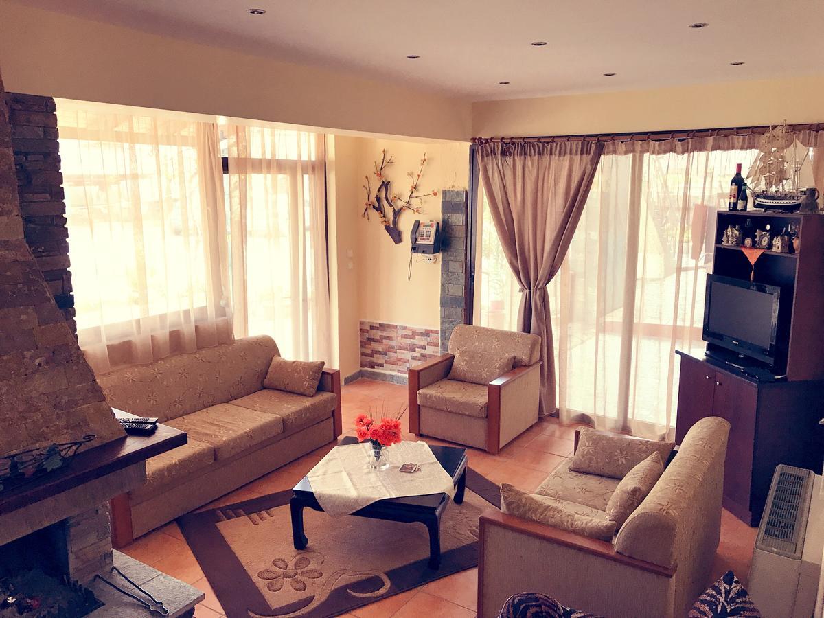 Guesthouse Adonis Káto Loutrákion エクステリア 写真
