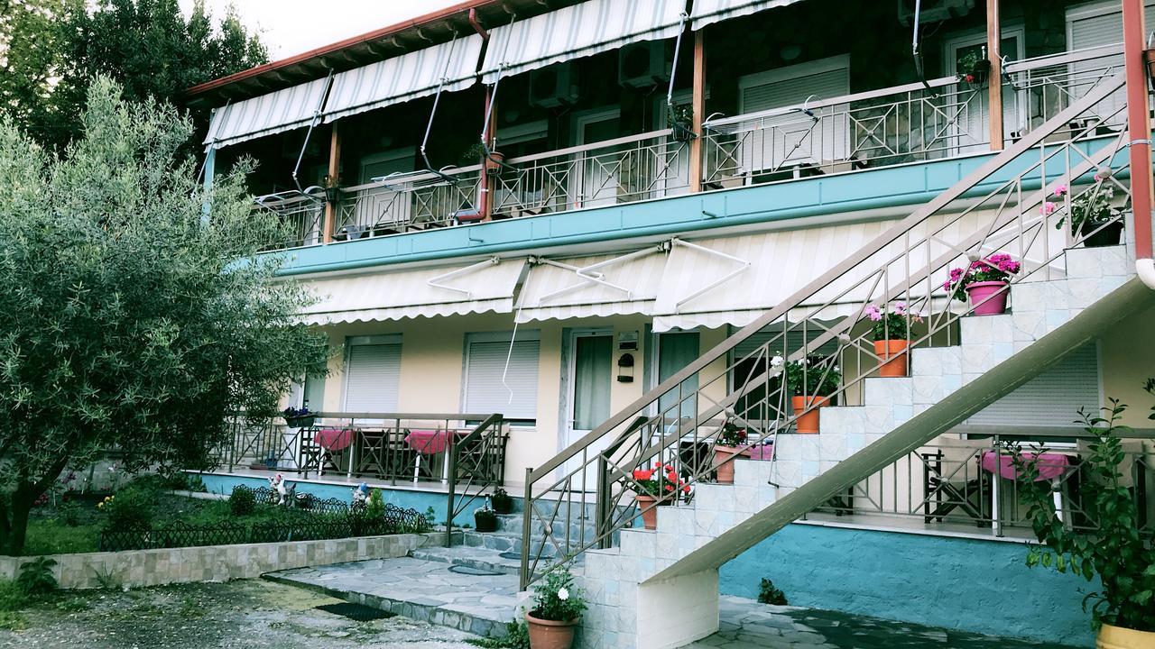 Guesthouse Adonis Káto Loutrákion エクステリア 写真