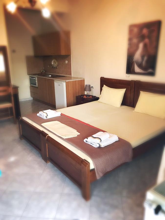 Guesthouse Adonis Káto Loutrákion エクステリア 写真