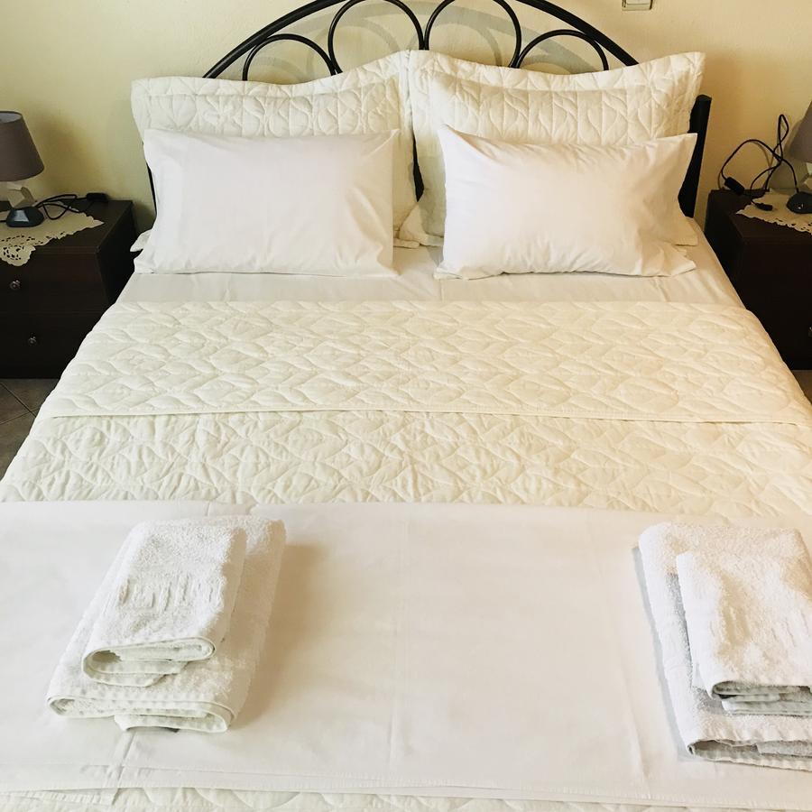 Guesthouse Adonis Káto Loutrákion エクステリア 写真