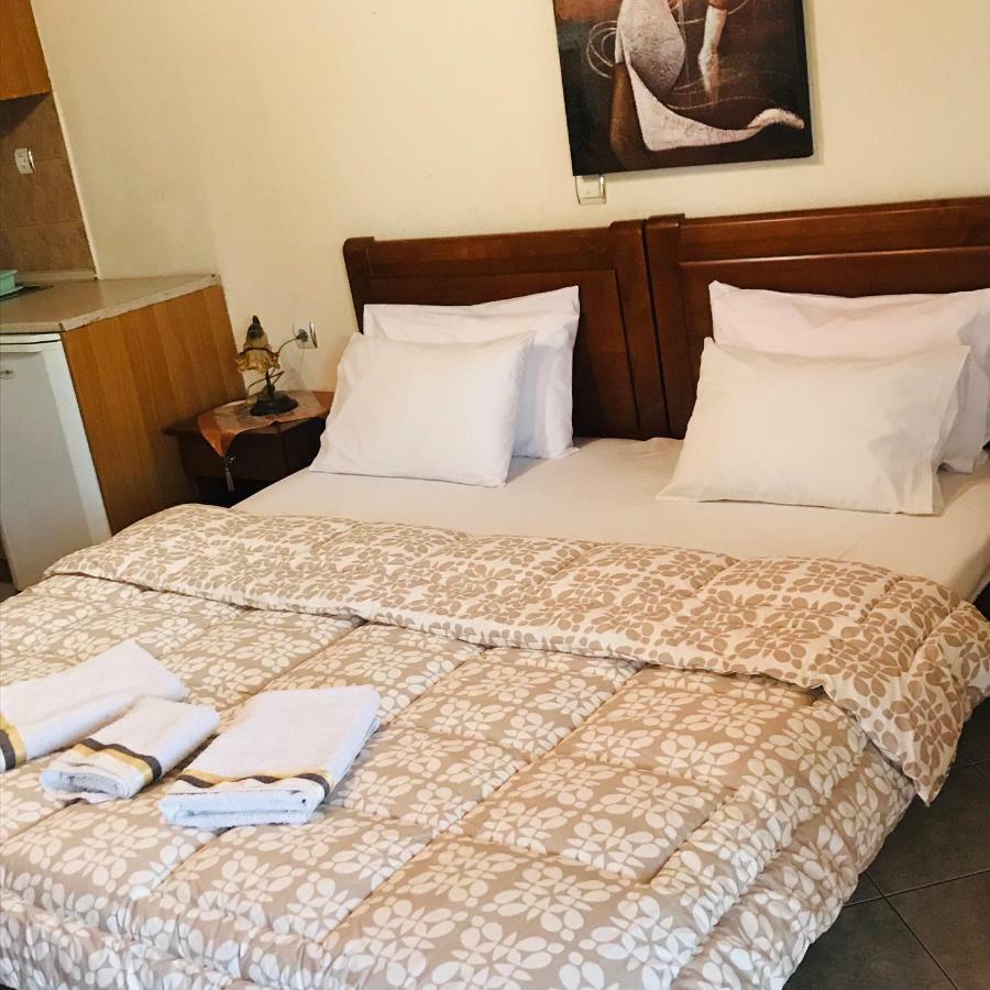 Guesthouse Adonis Káto Loutrákion エクステリア 写真