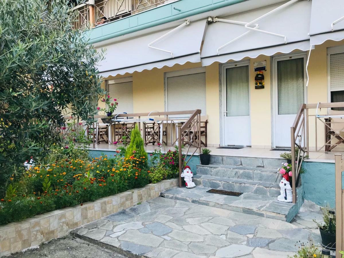 Guesthouse Adonis Káto Loutrákion エクステリア 写真