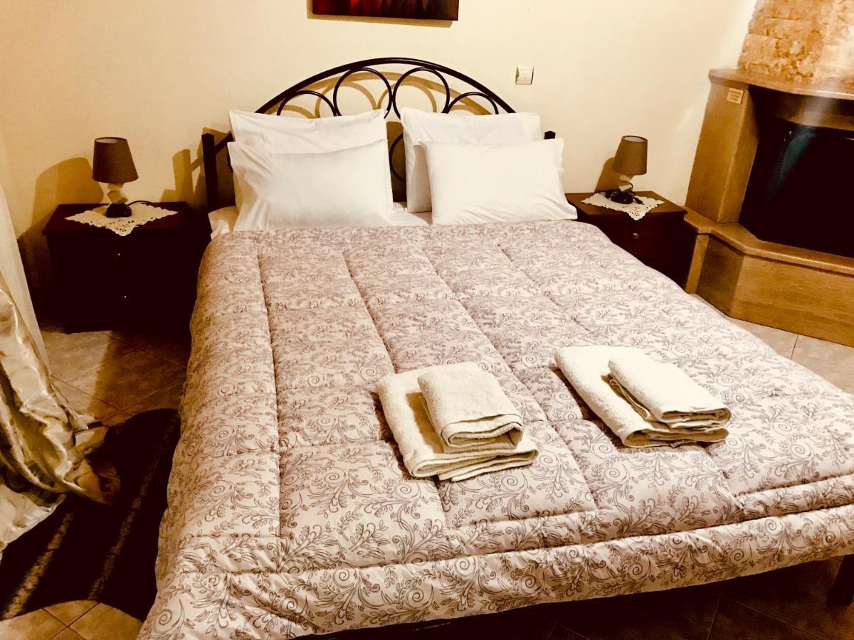 Guesthouse Adonis Káto Loutrákion エクステリア 写真