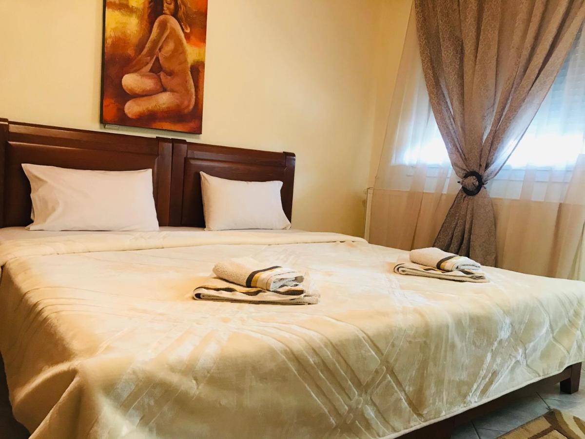 Guesthouse Adonis Káto Loutrákion エクステリア 写真